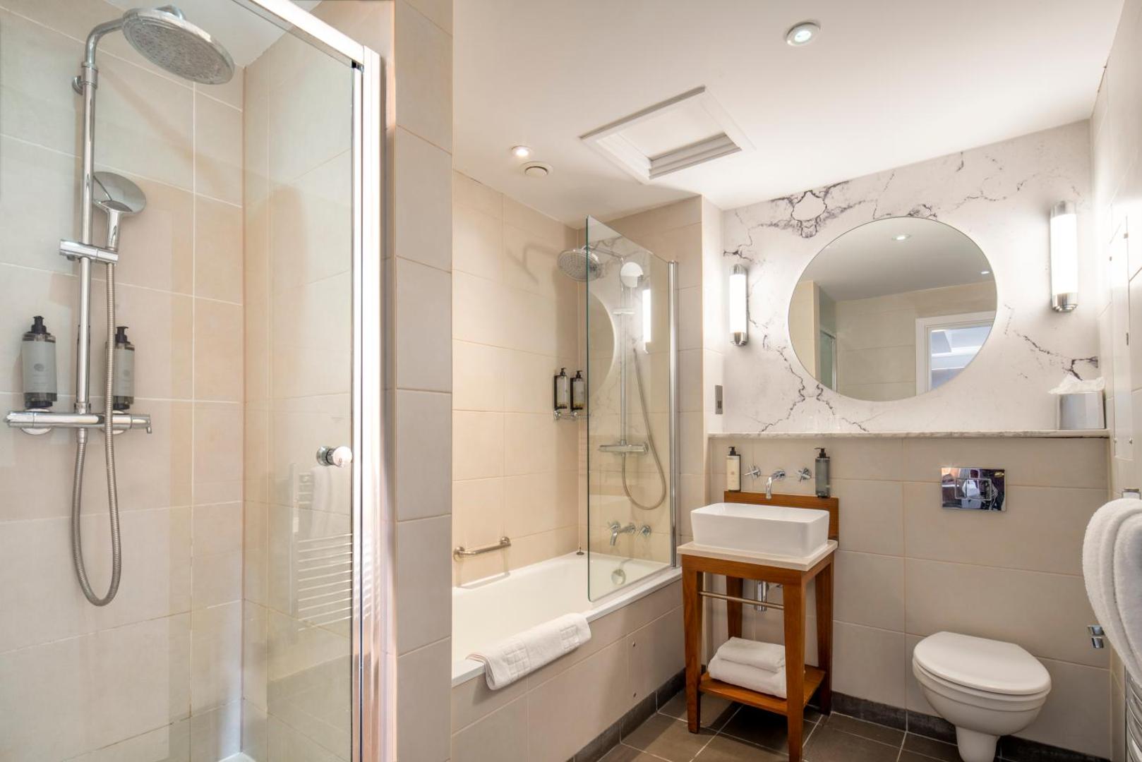 London Chigwell Prince Regent Hotel, BW Signature Collection