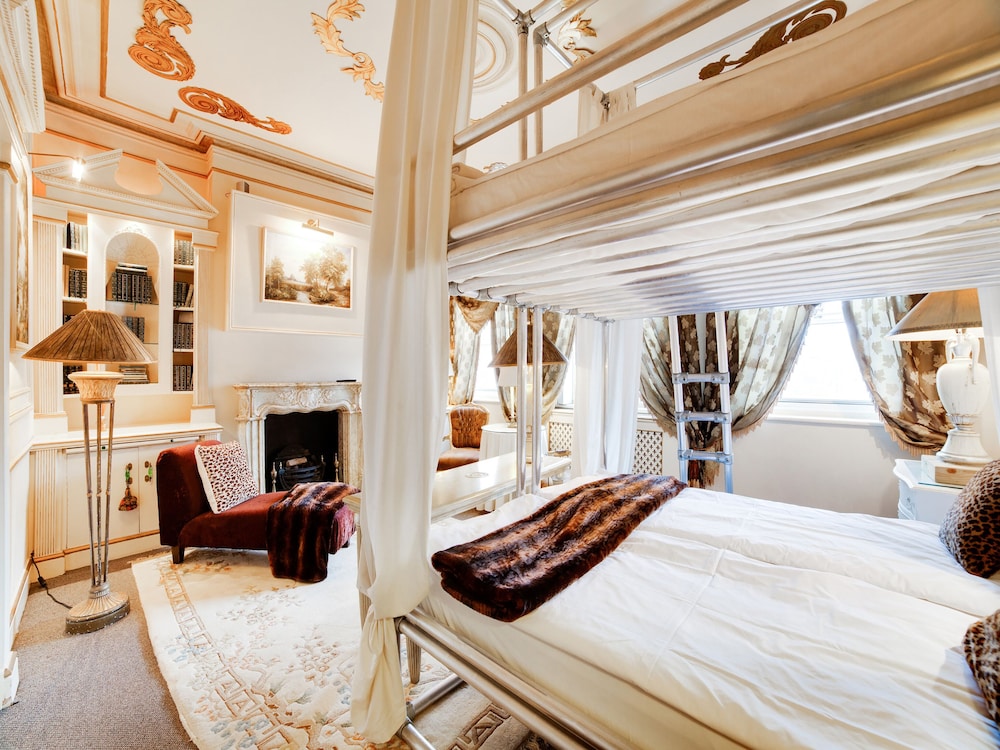 London Lodge by OYO Rooms