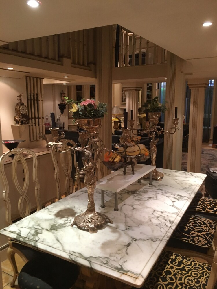 London Lodge by OYO Rooms