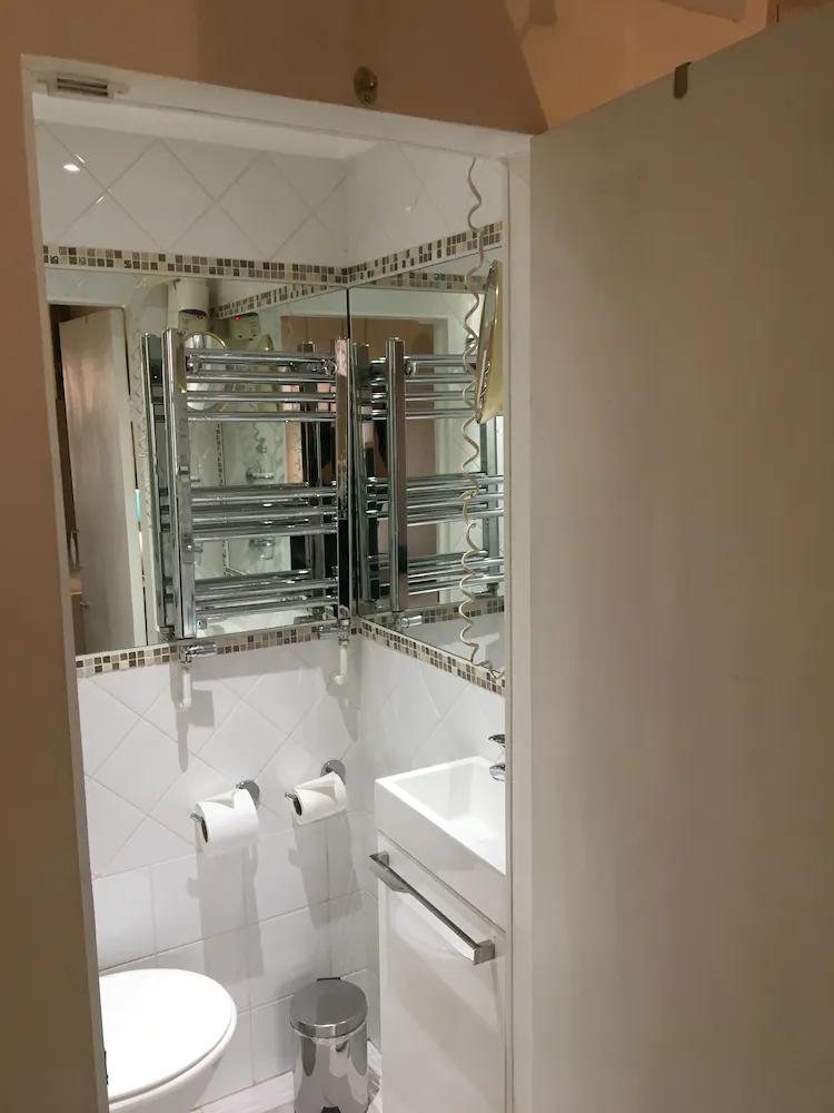 London Lodge by OYO Rooms
