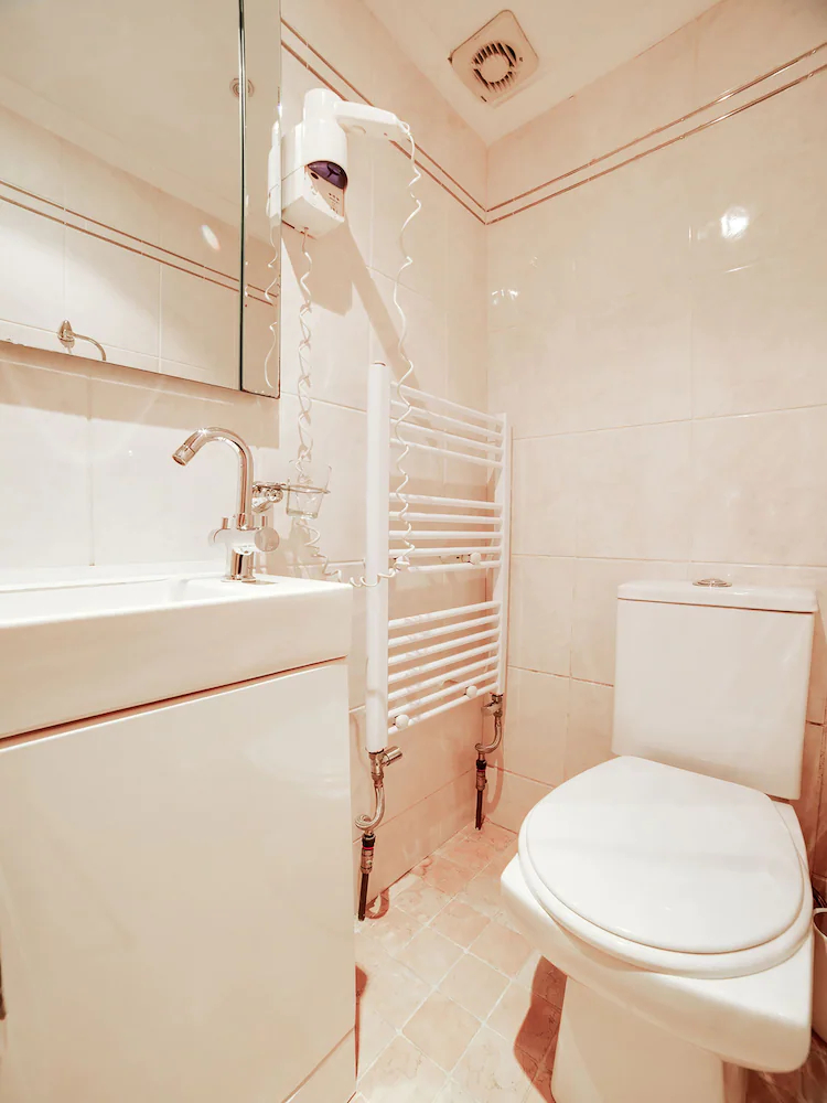 London Lodge by OYO Rooms