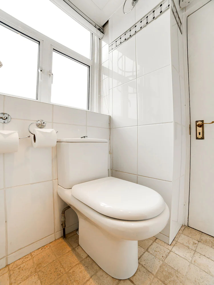 London Lodge by OYO Rooms