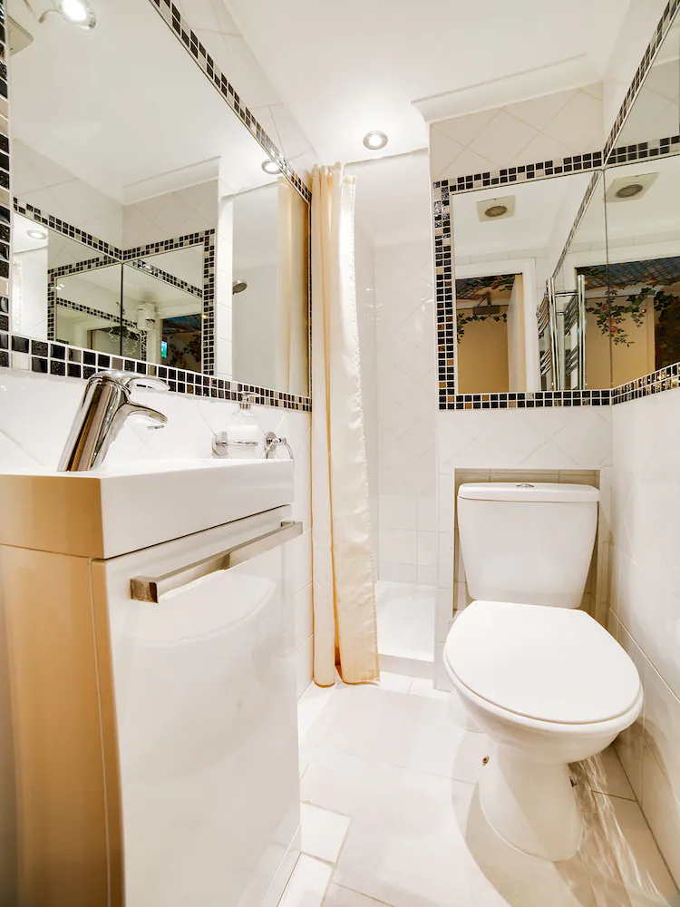 London Lodge by OYO Rooms