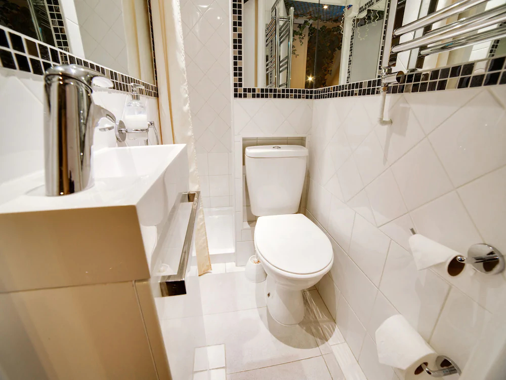 London Lodge by OYO Rooms
