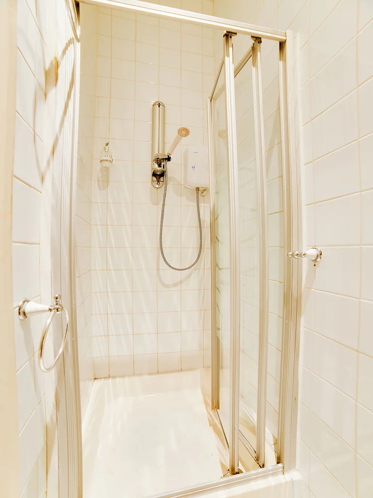 London Lodge by OYO Rooms