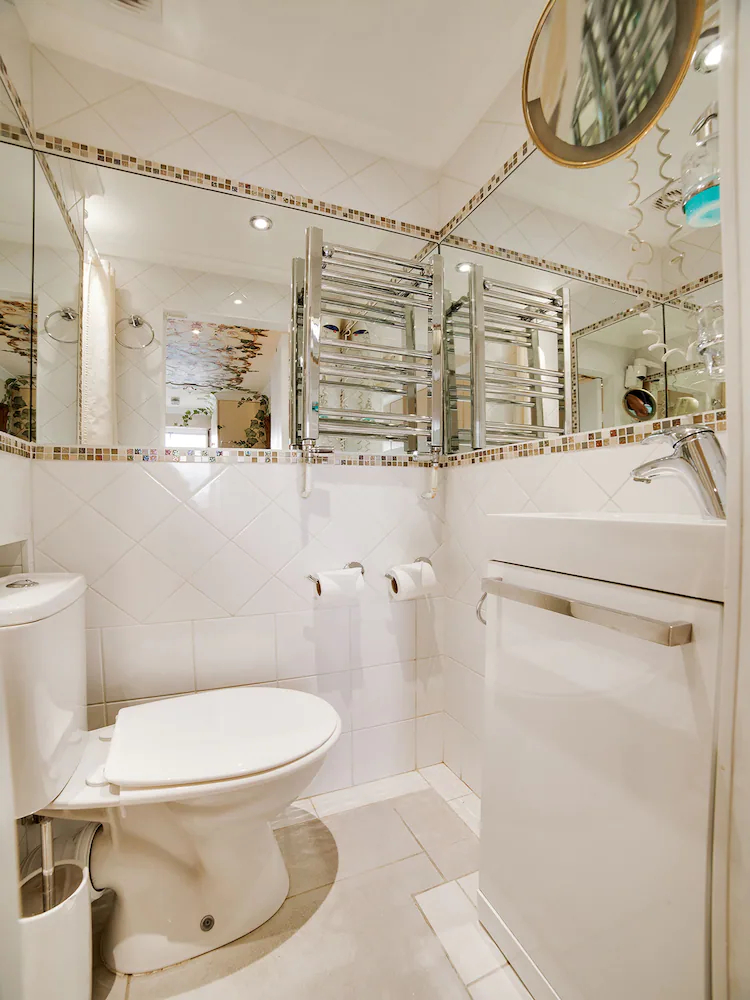 London Lodge by OYO Rooms