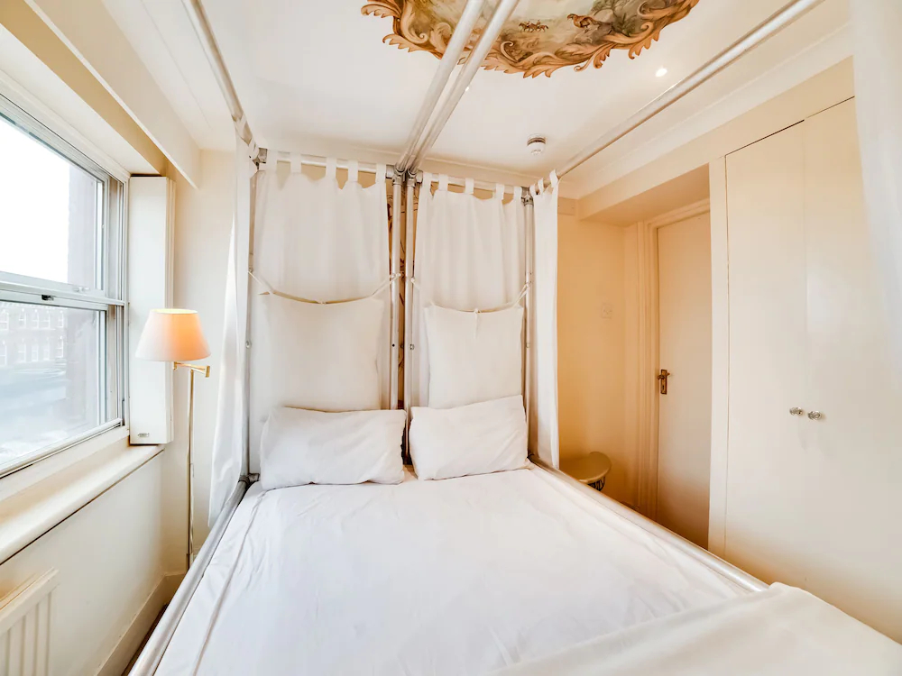 London Lodge by OYO Rooms