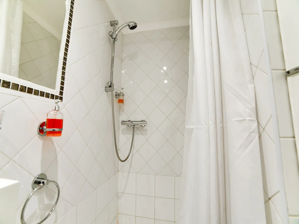 London Lodge by OYO Rooms