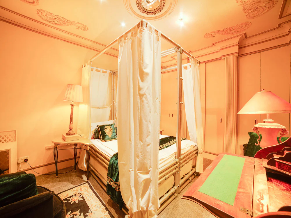 London Lodge by OYO Rooms
