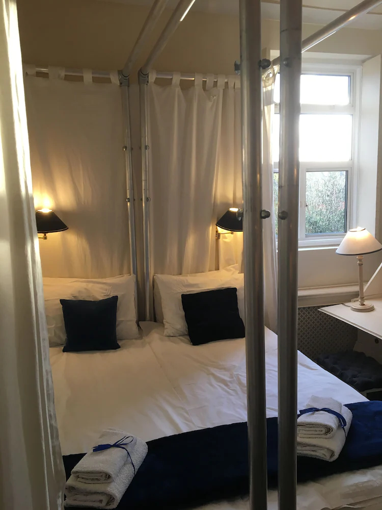 London Lodge by OYO Rooms