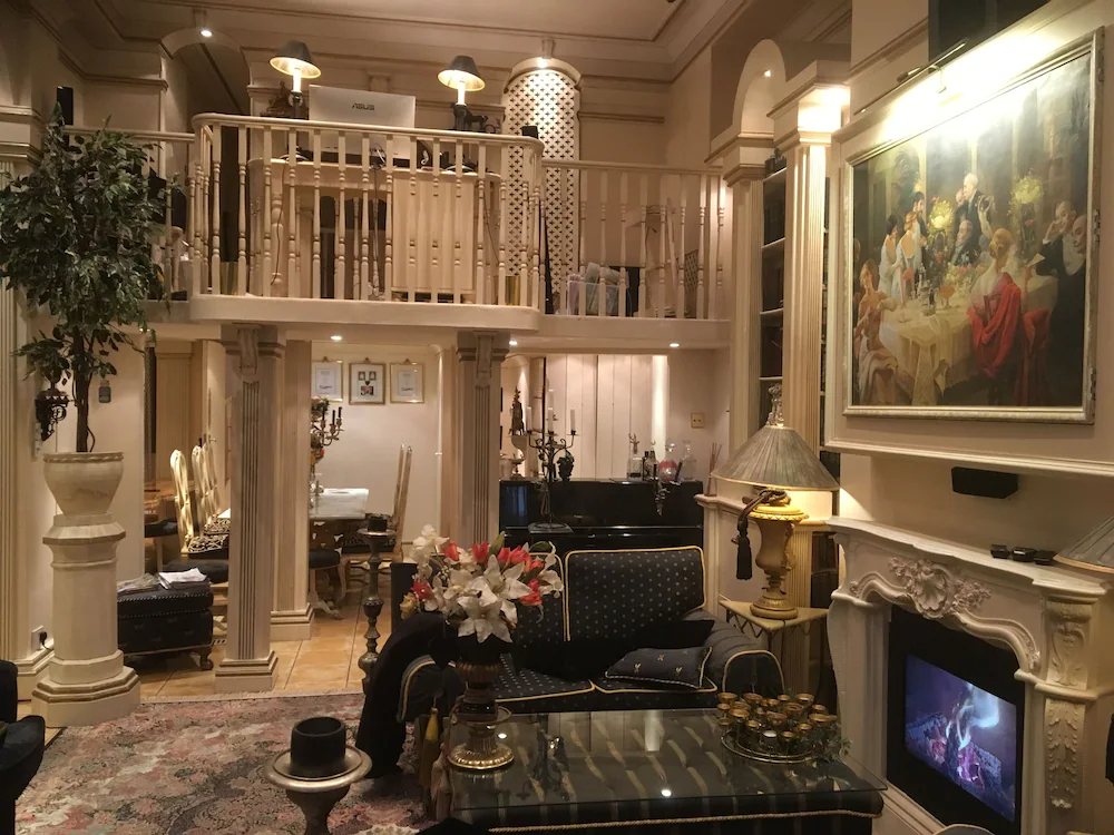 London Lodge by OYO Rooms