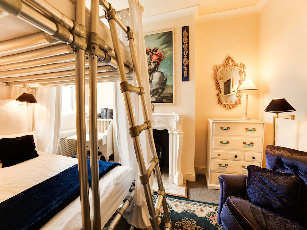 London Lodge by OYO Rooms