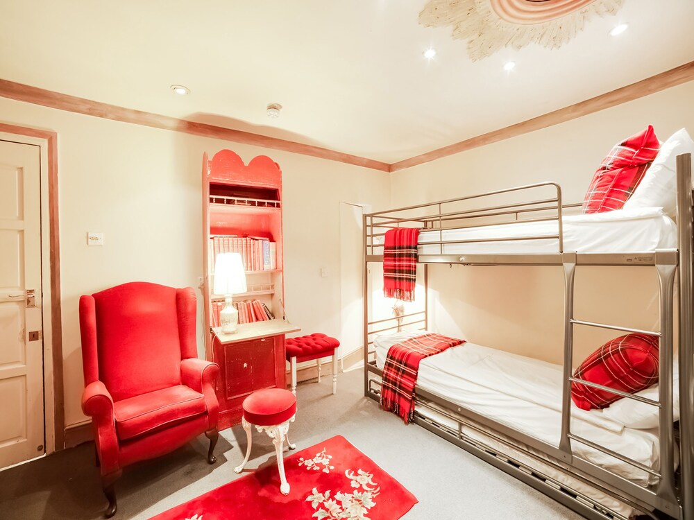 London Lodge by OYO Rooms