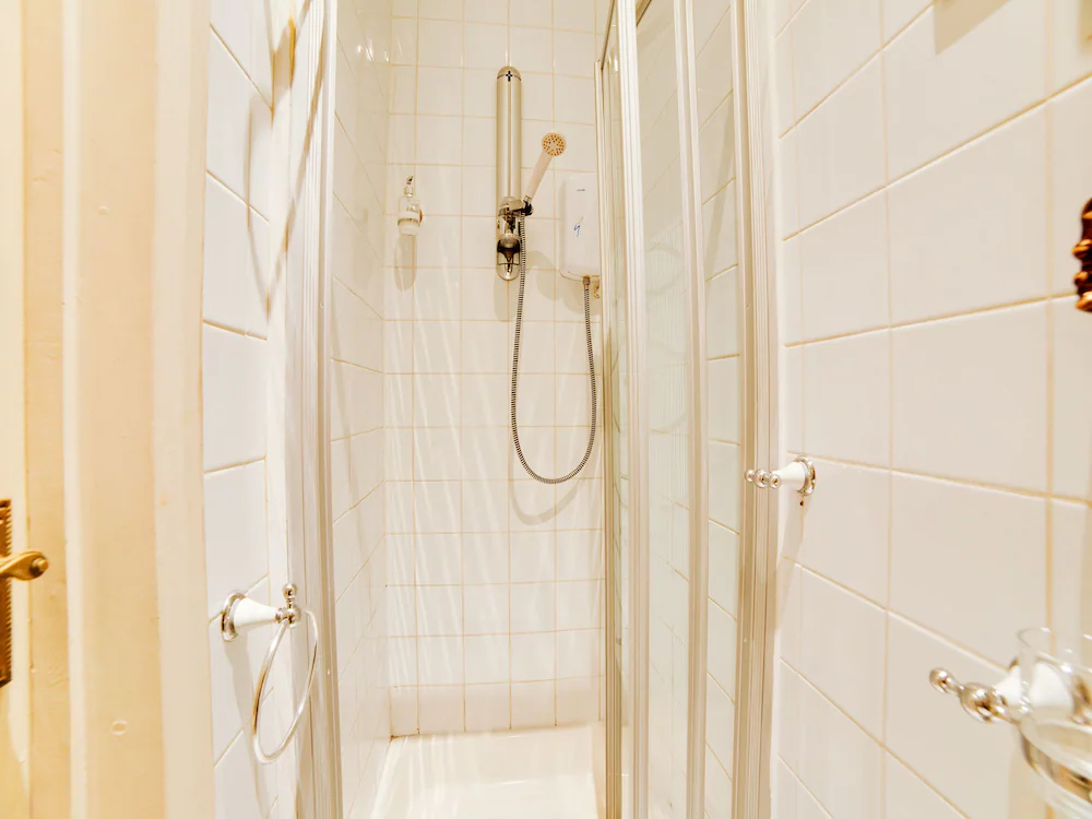 London Lodge by OYO Rooms