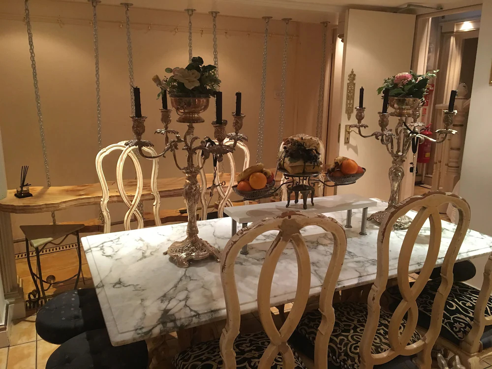 London Lodge by OYO Rooms