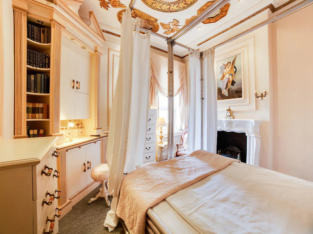 London Lodge by OYO Rooms