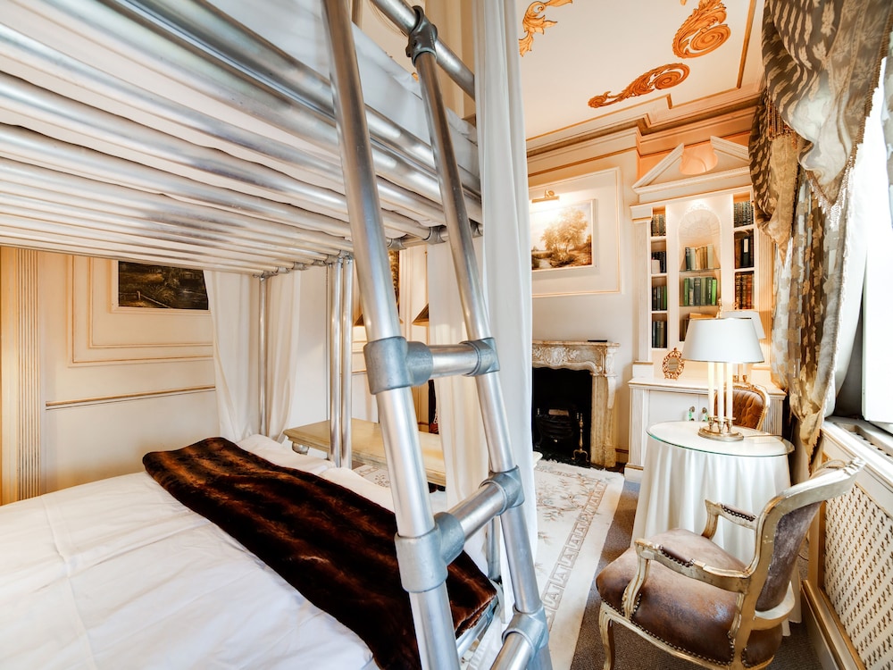 London Lodge by OYO Rooms