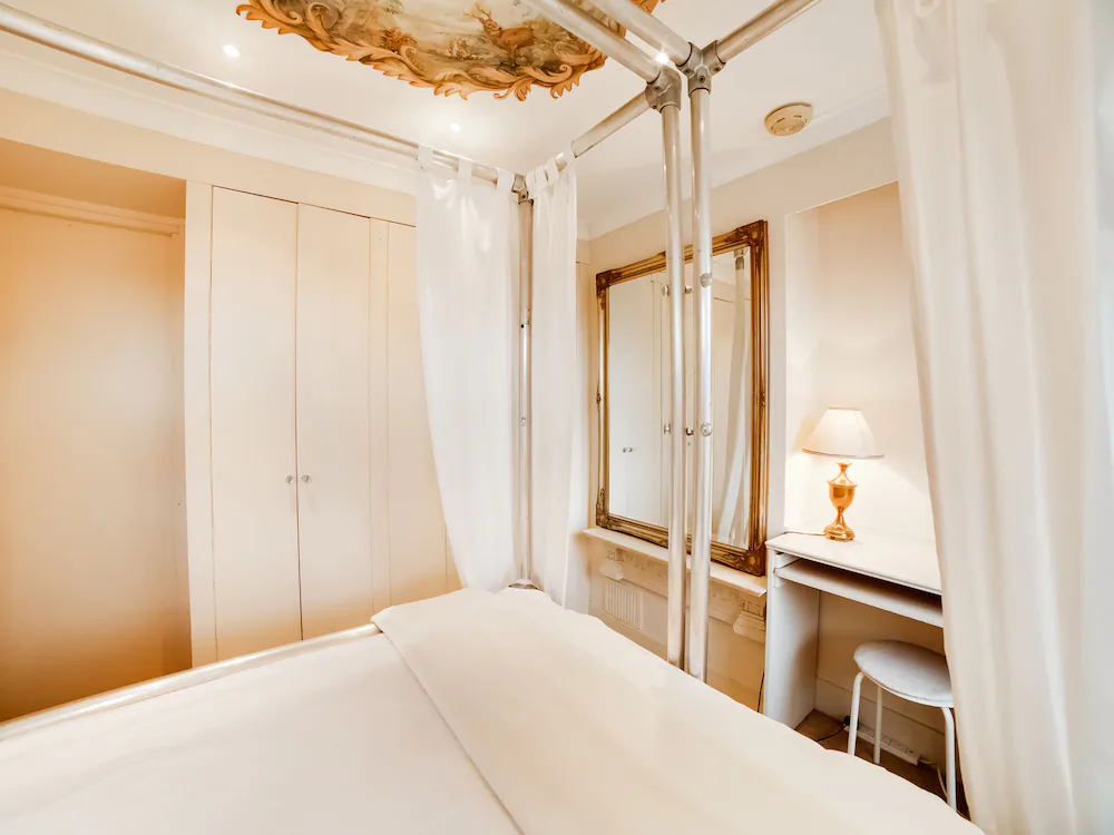 London Lodge by OYO Rooms