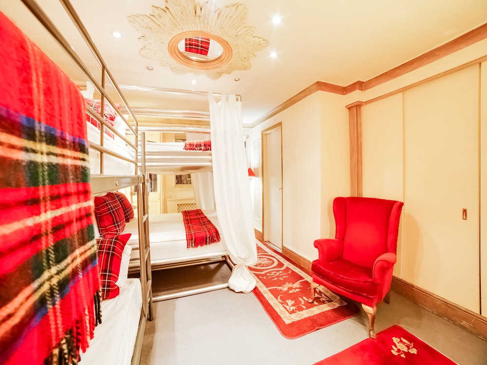 London Lodge by OYO Rooms