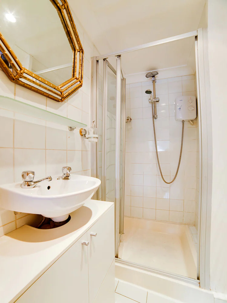 London Lodge by OYO Rooms