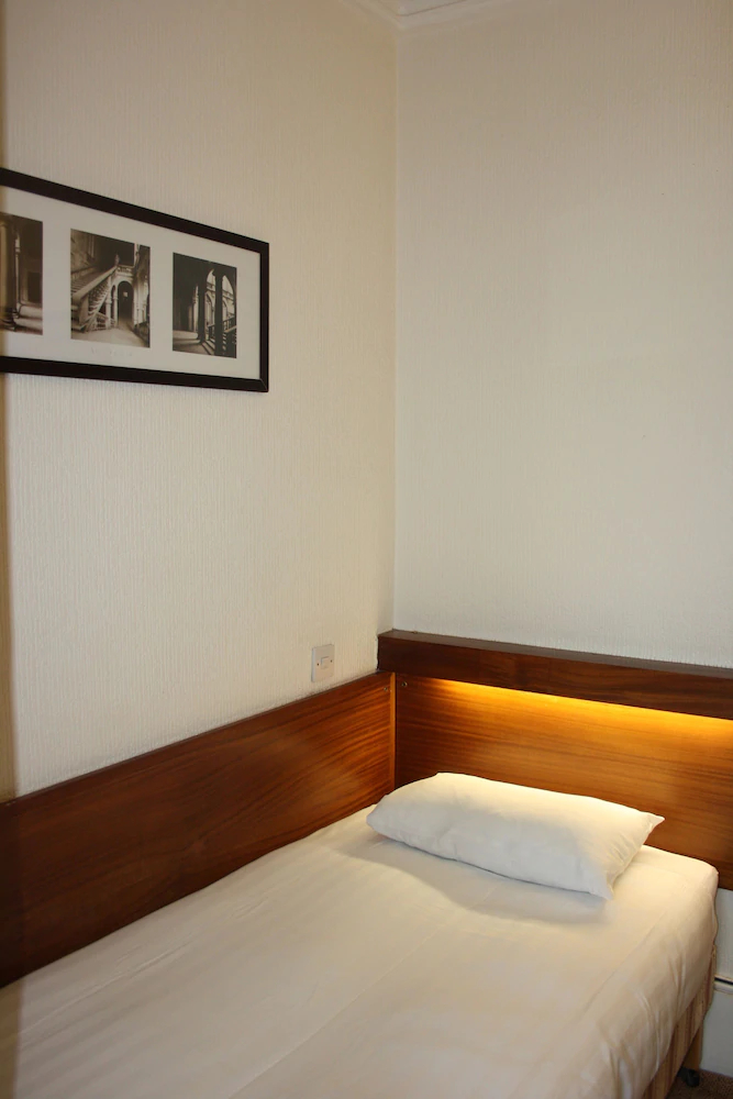London Visitors Hotel