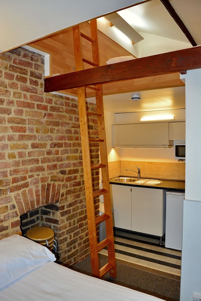 London Visitors Hotel