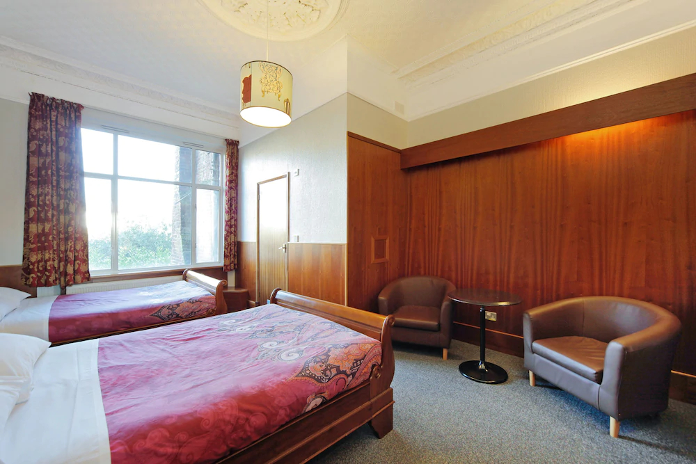 London Visitors Hotel