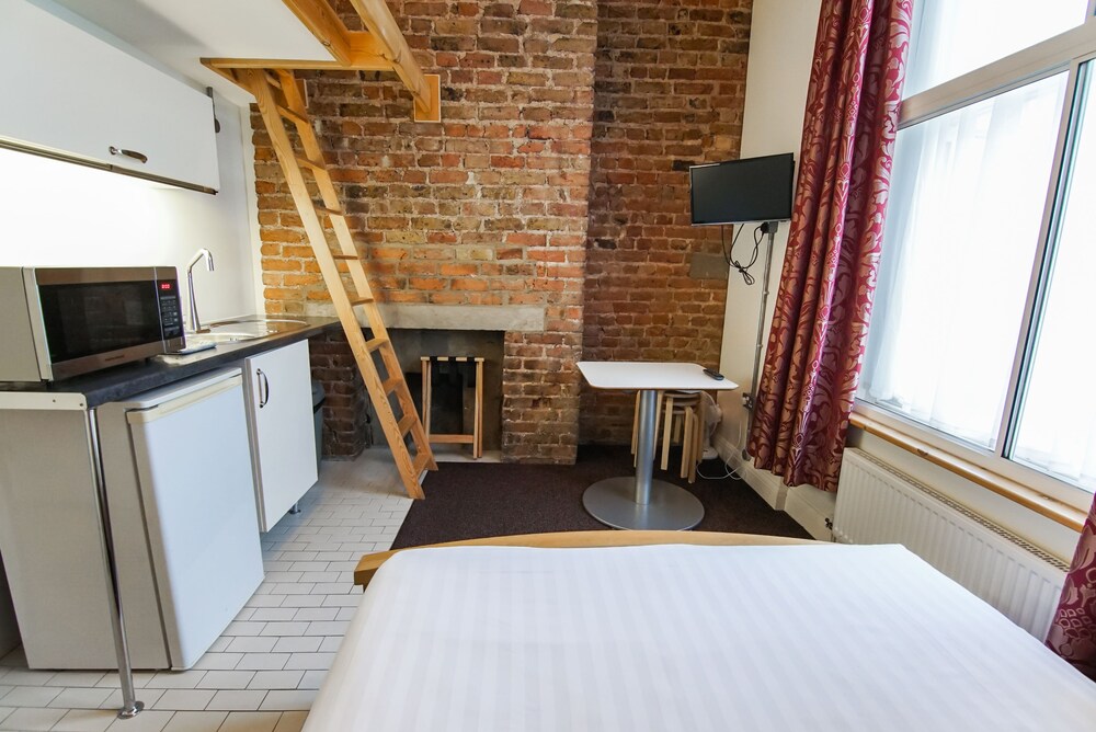 London Visitors Hotel