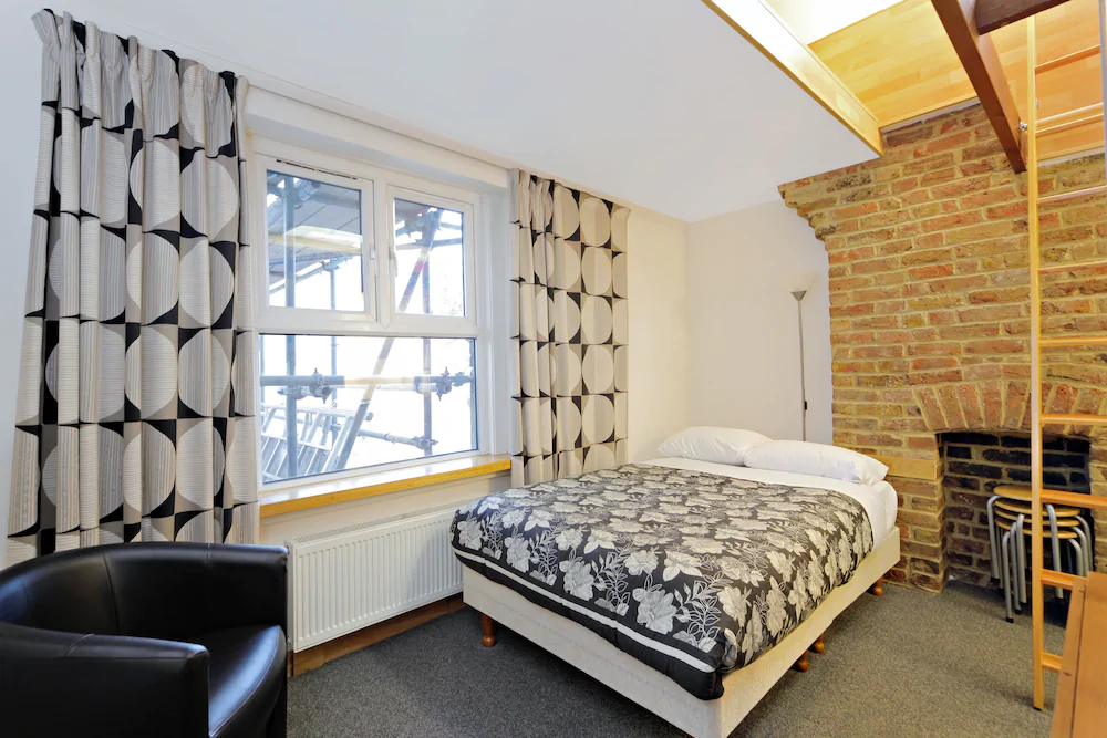 London Visitors Hotel