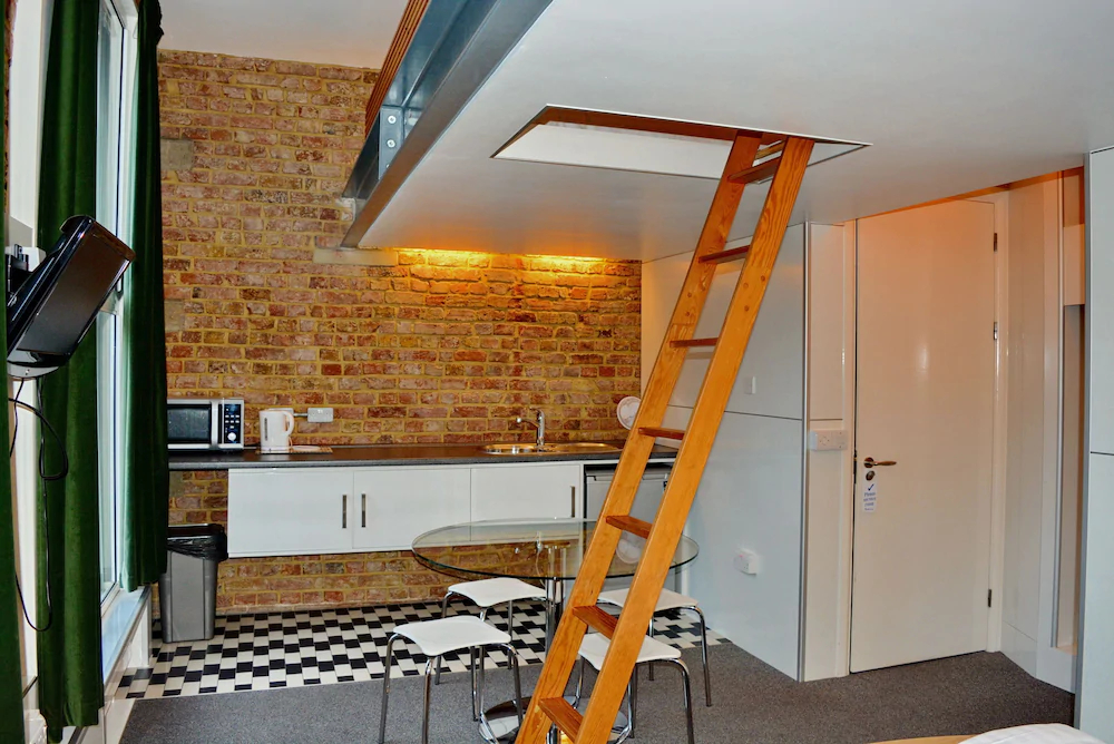 London Visitors Hotel