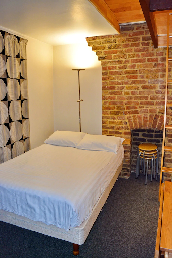 London Visitors Hotel