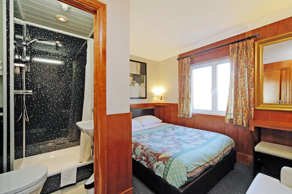 London Visitors Hotel