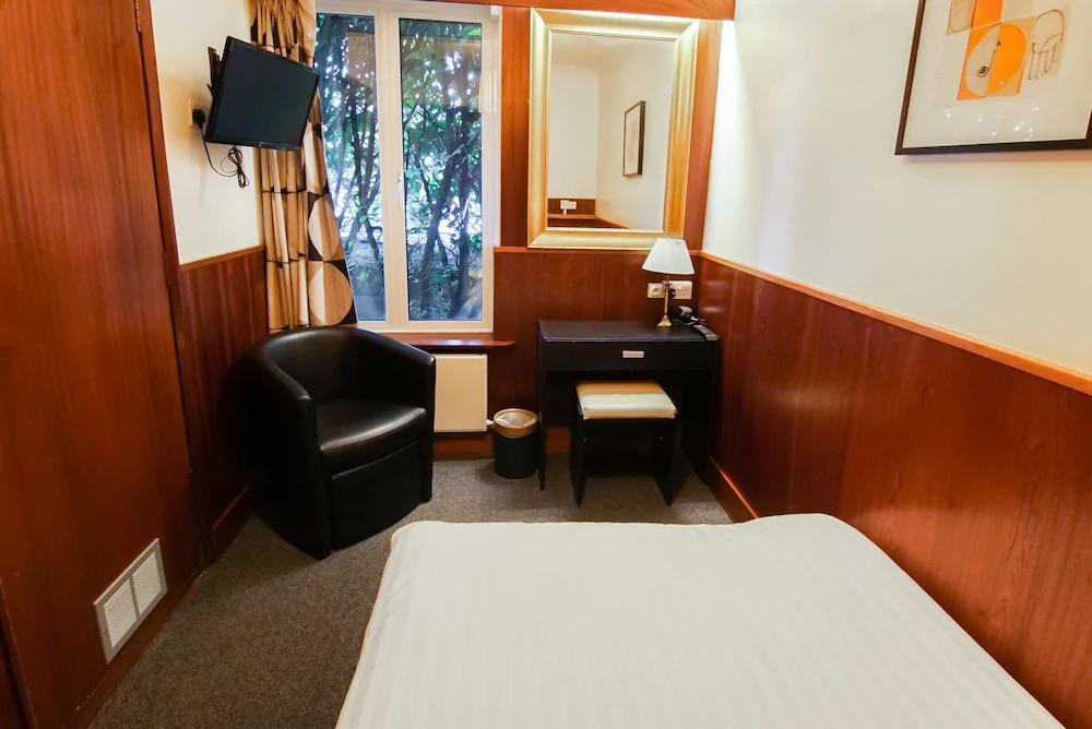 London Visitors Hotel