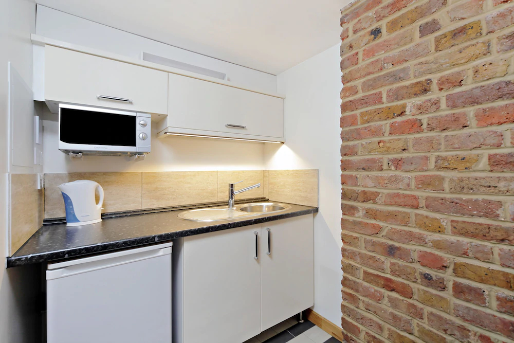 London Visitors Hotel