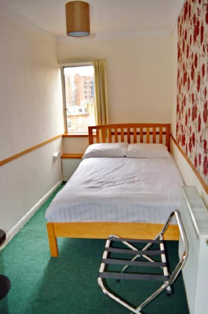 London Visitors Hotel
