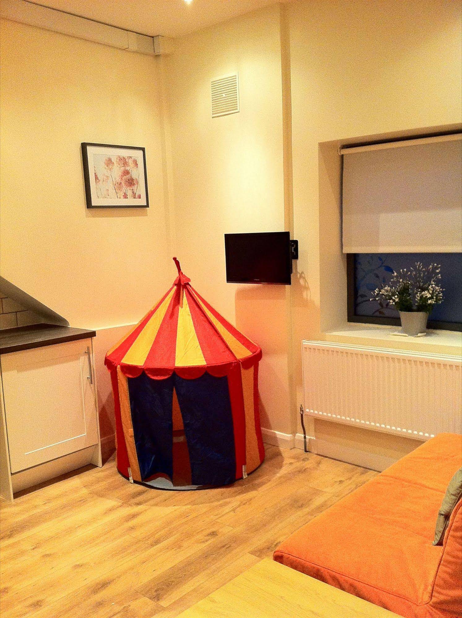 Lyall Apartment Hotel