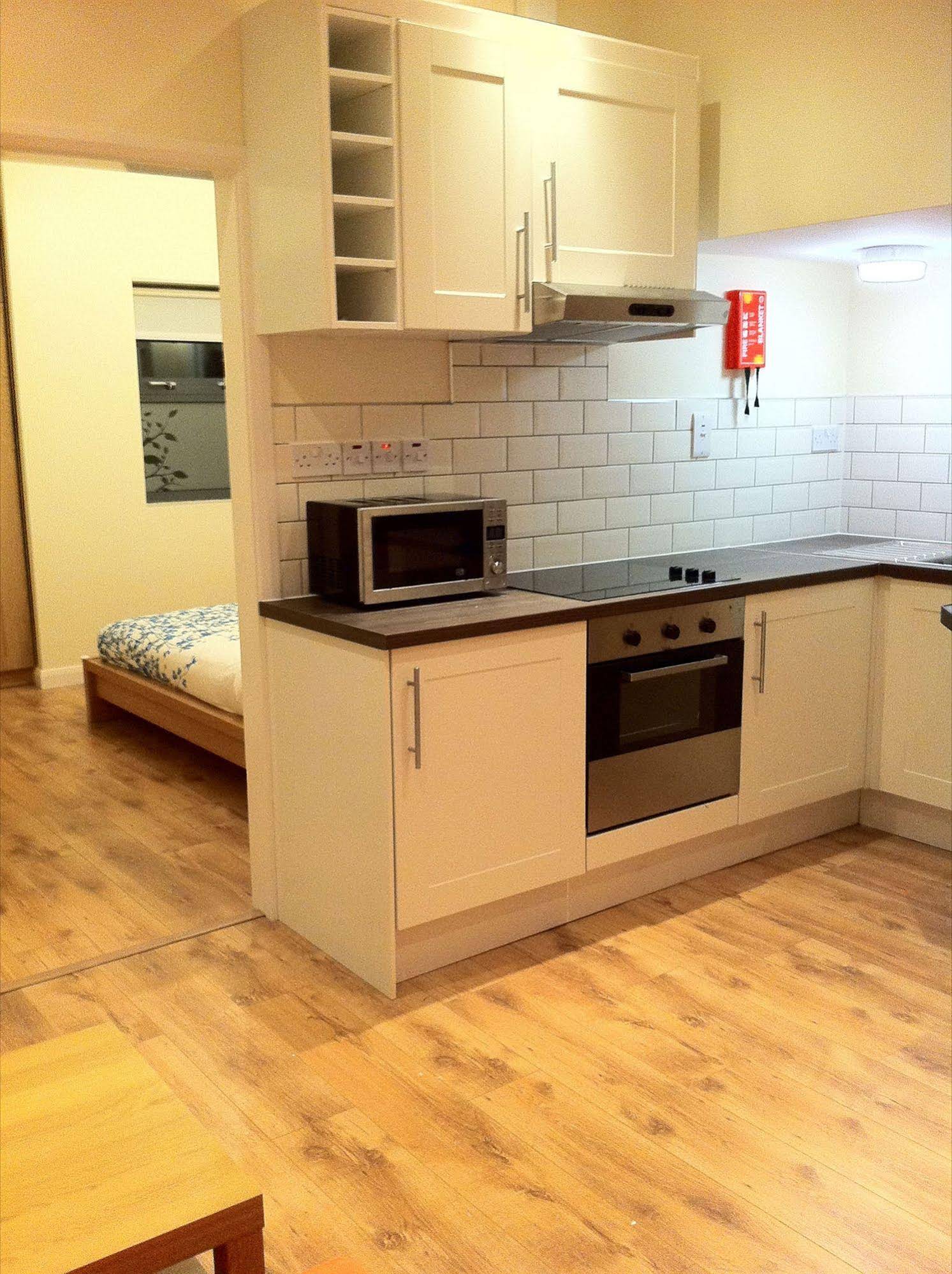 Lyall Apartment Hotel