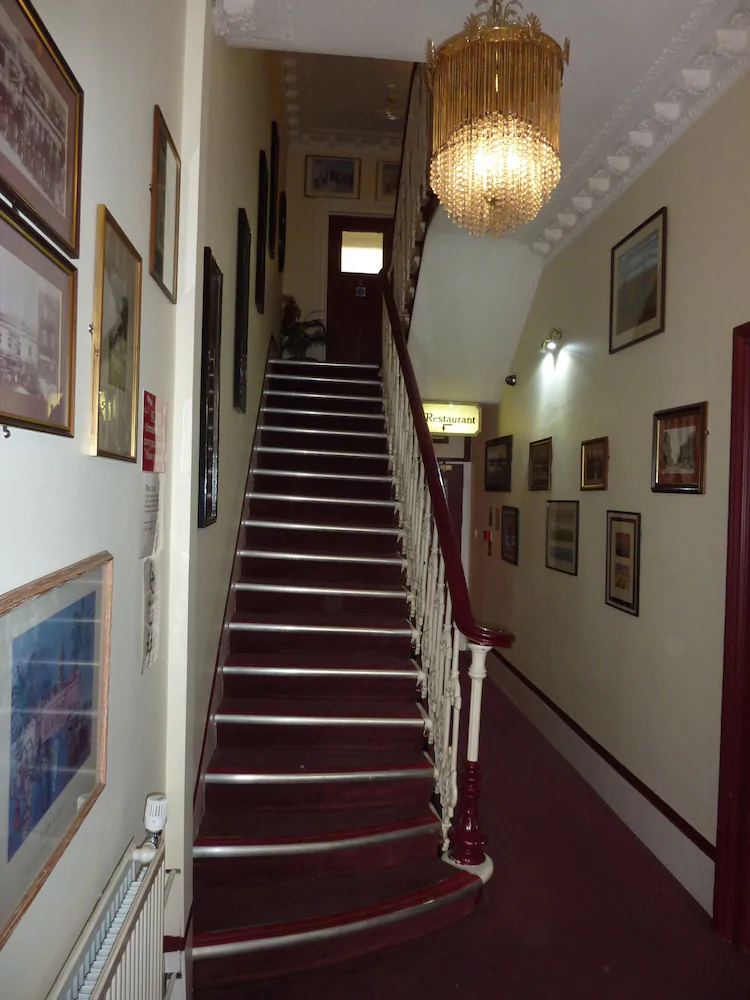 Manor Hotel