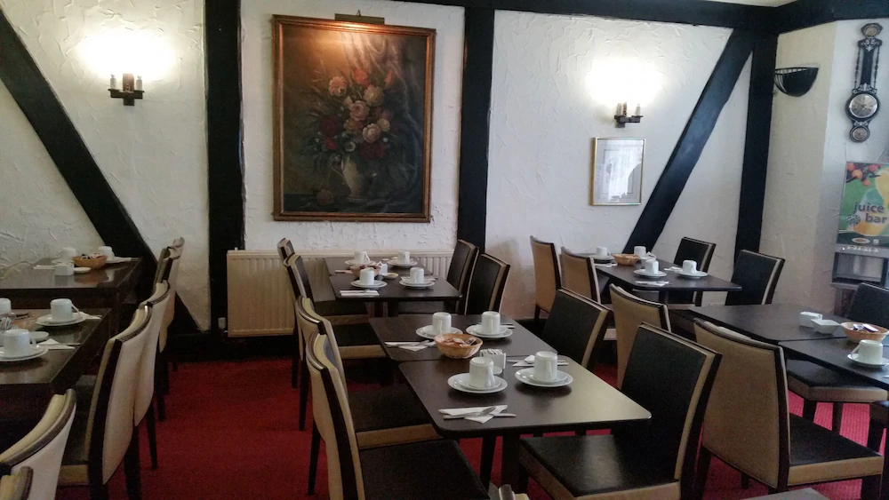 Manor Hotel