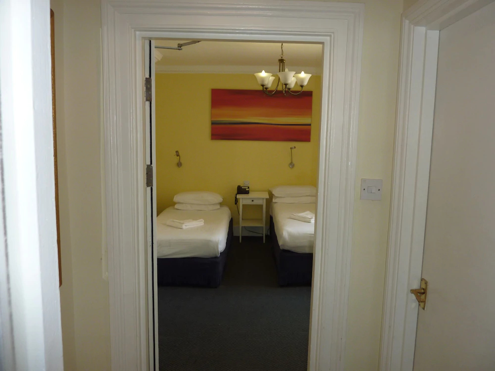 Manor Hotel