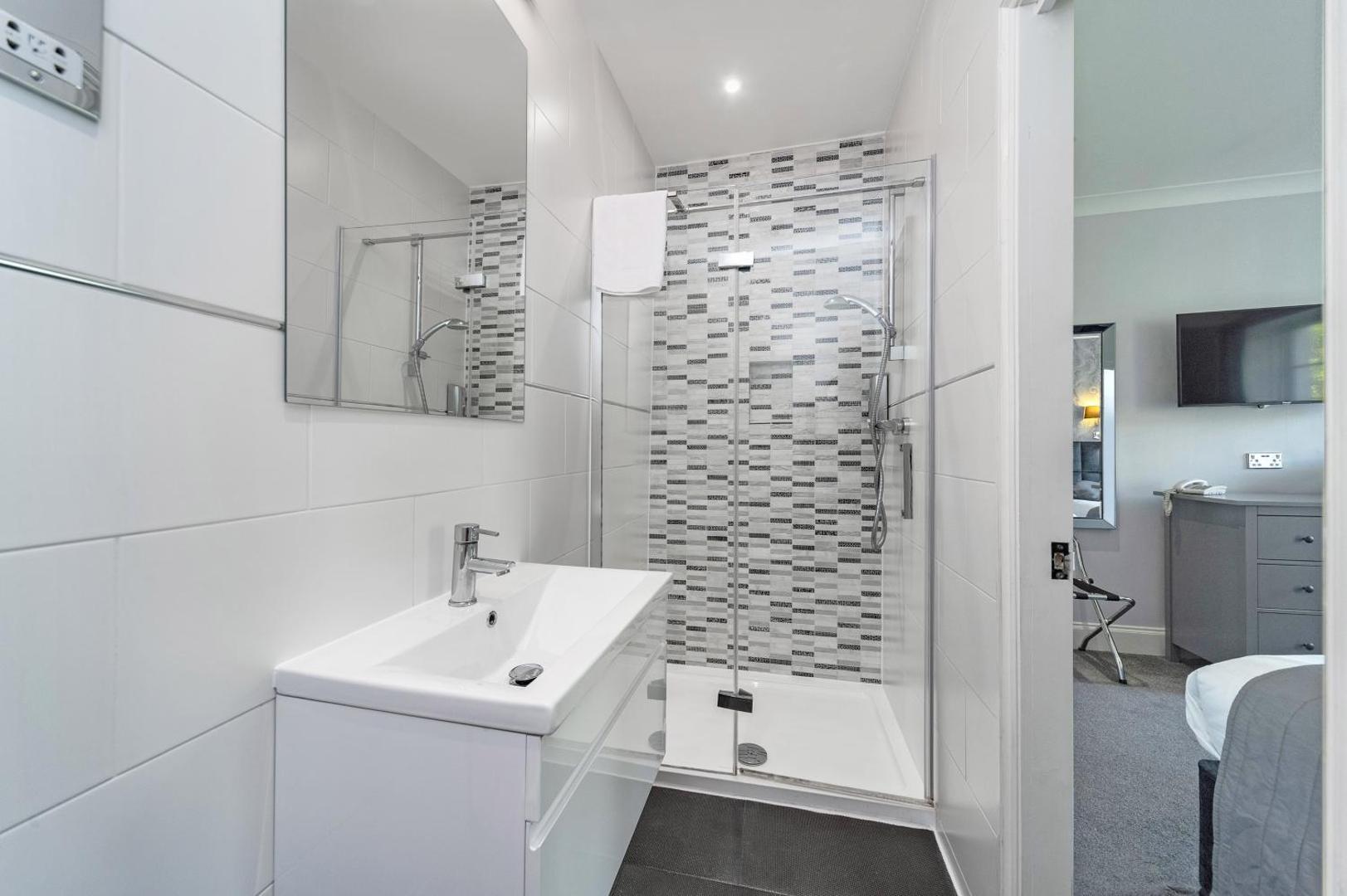 Mentone Hotel