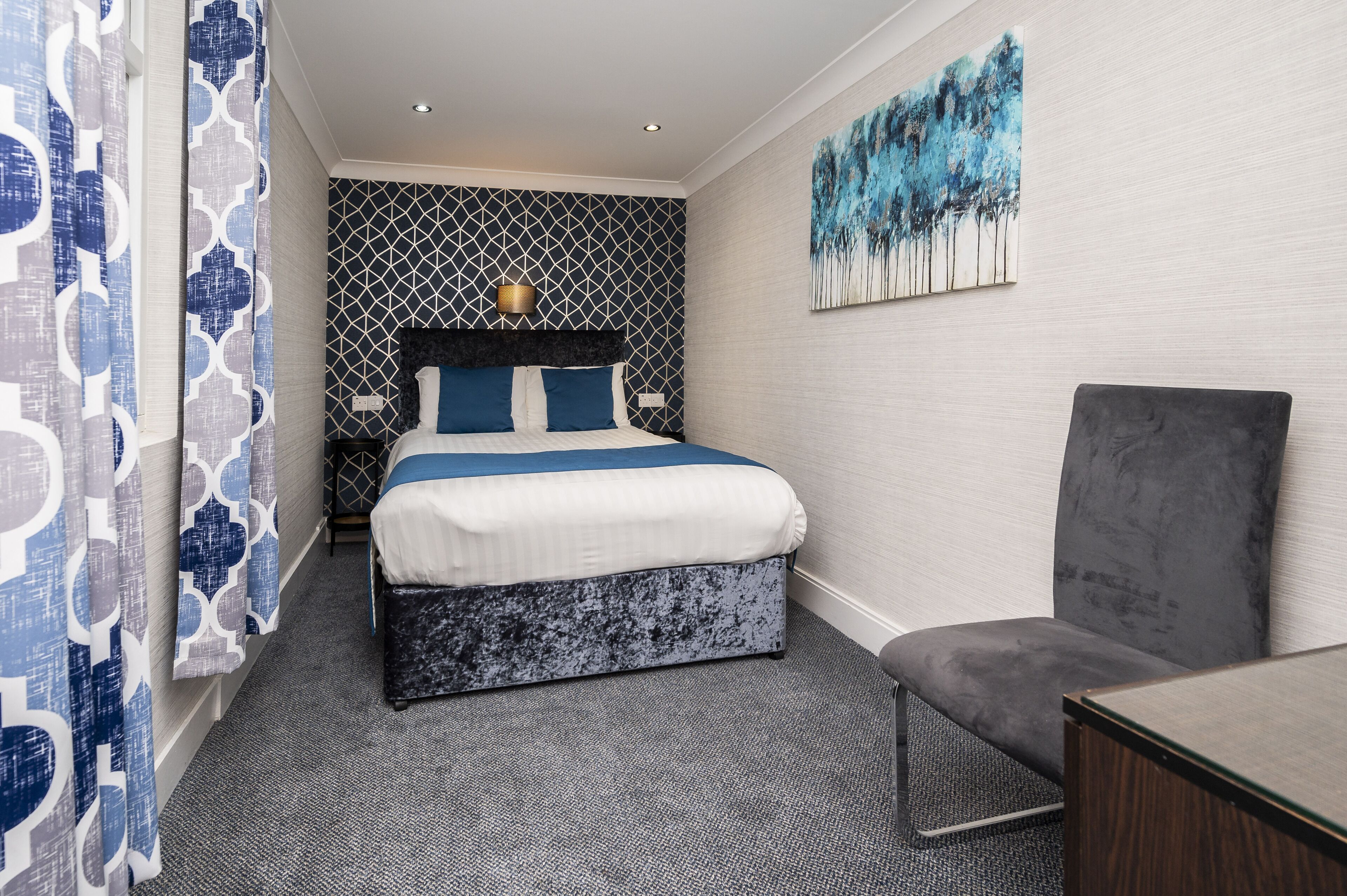Mentone Hotel