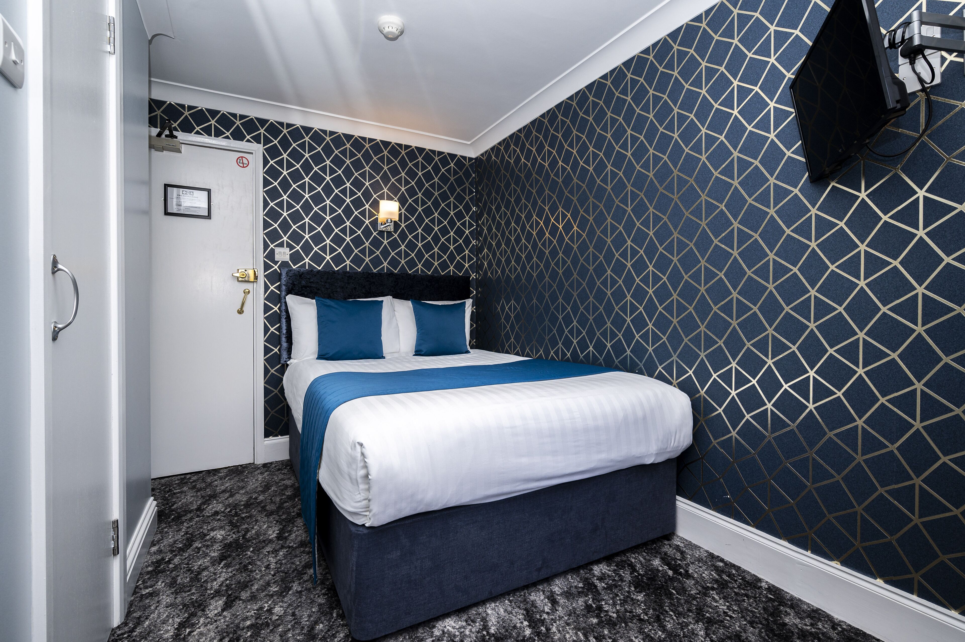 Mentone Hotel