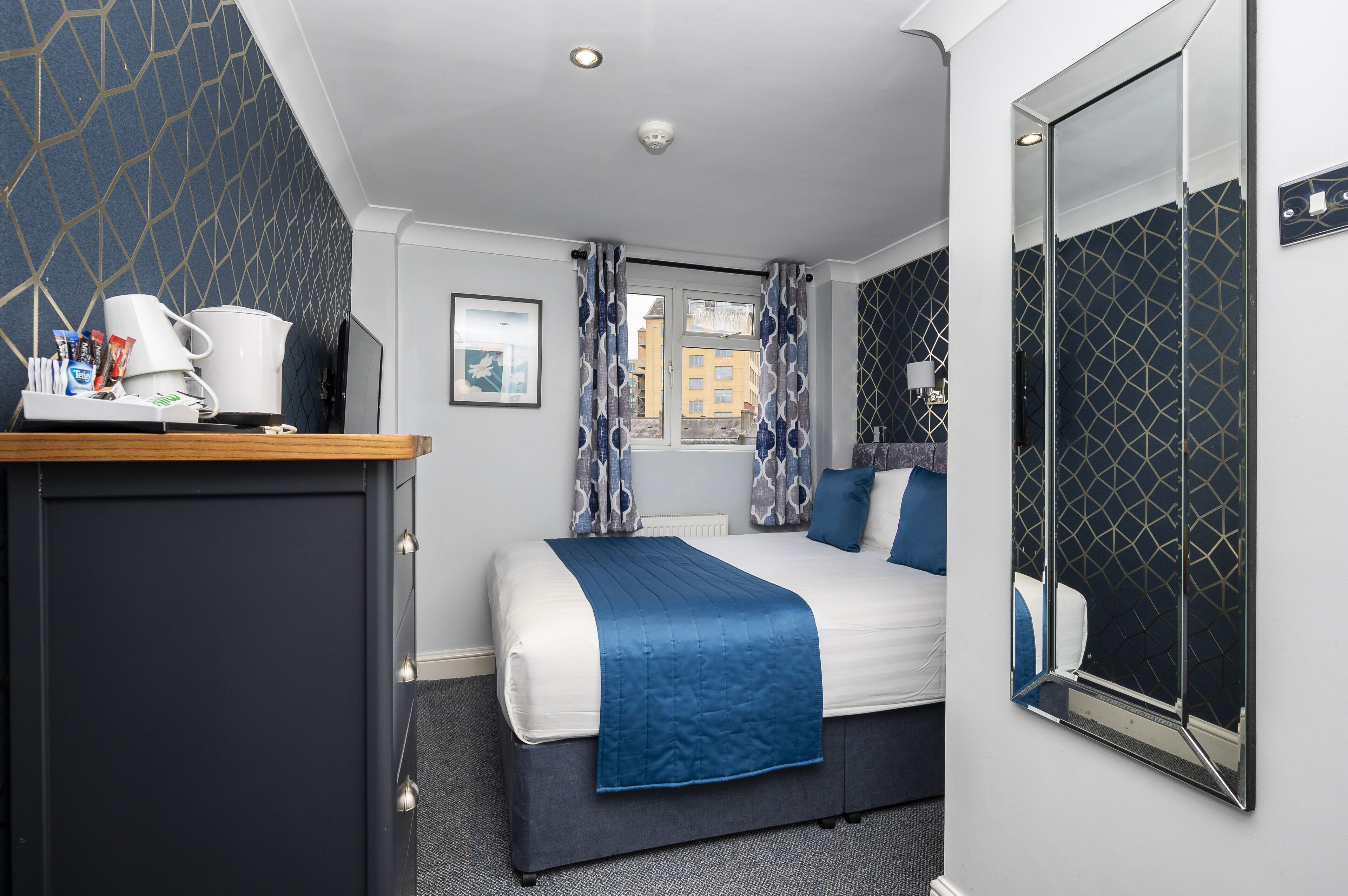 Mentone Hotel