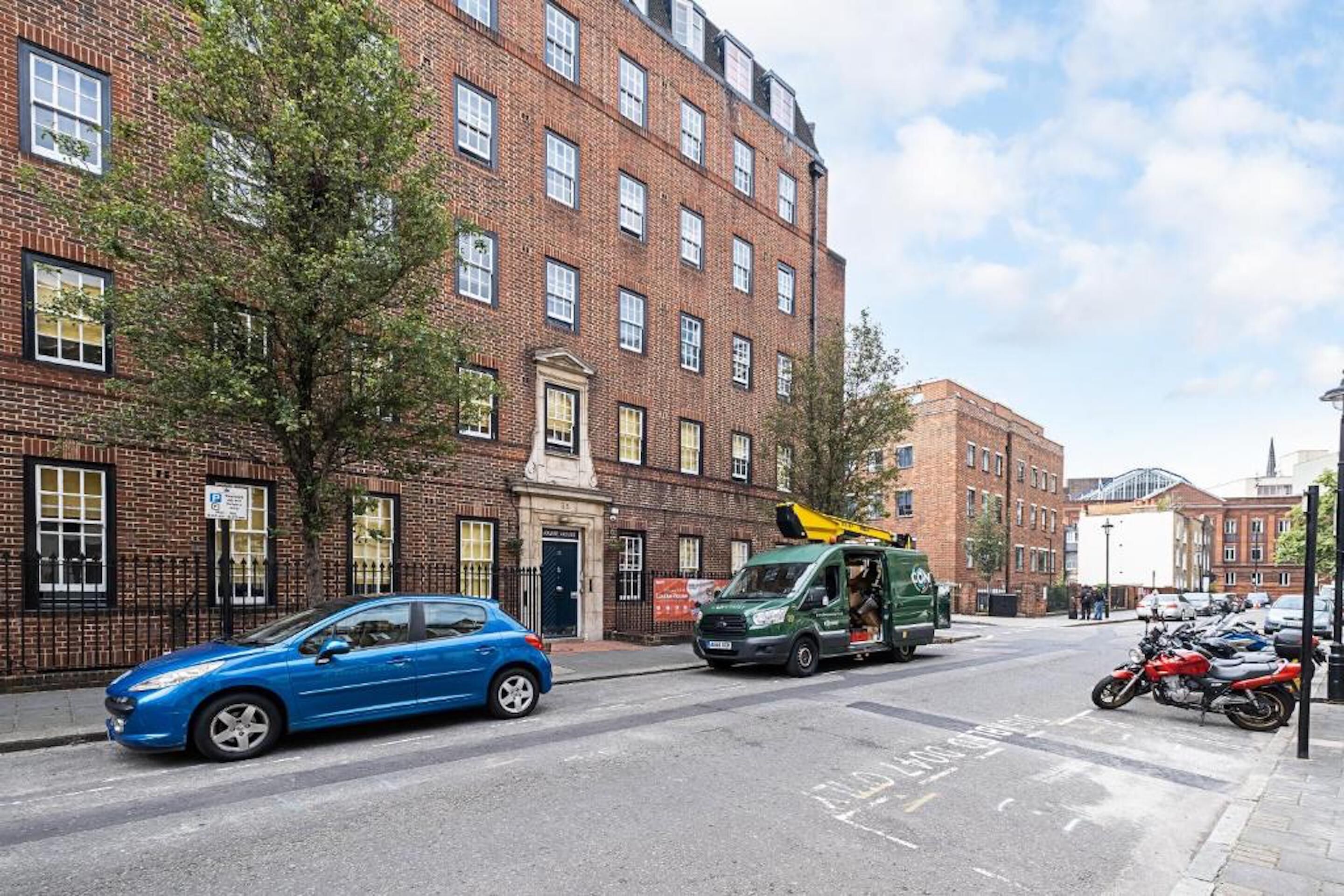 Modern Rooms And Studio in Westminster
