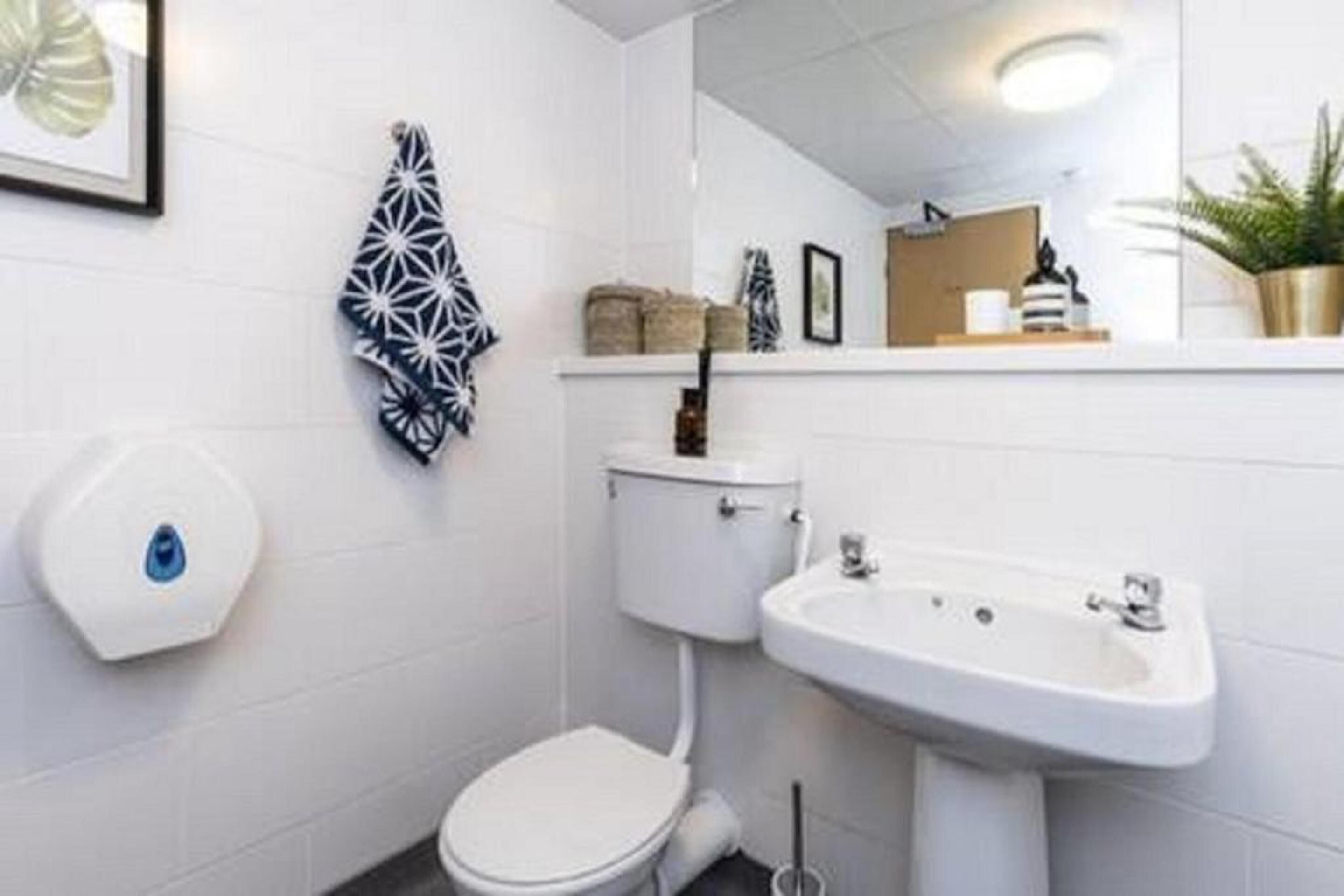Modern Rooms And Studio in Westminster