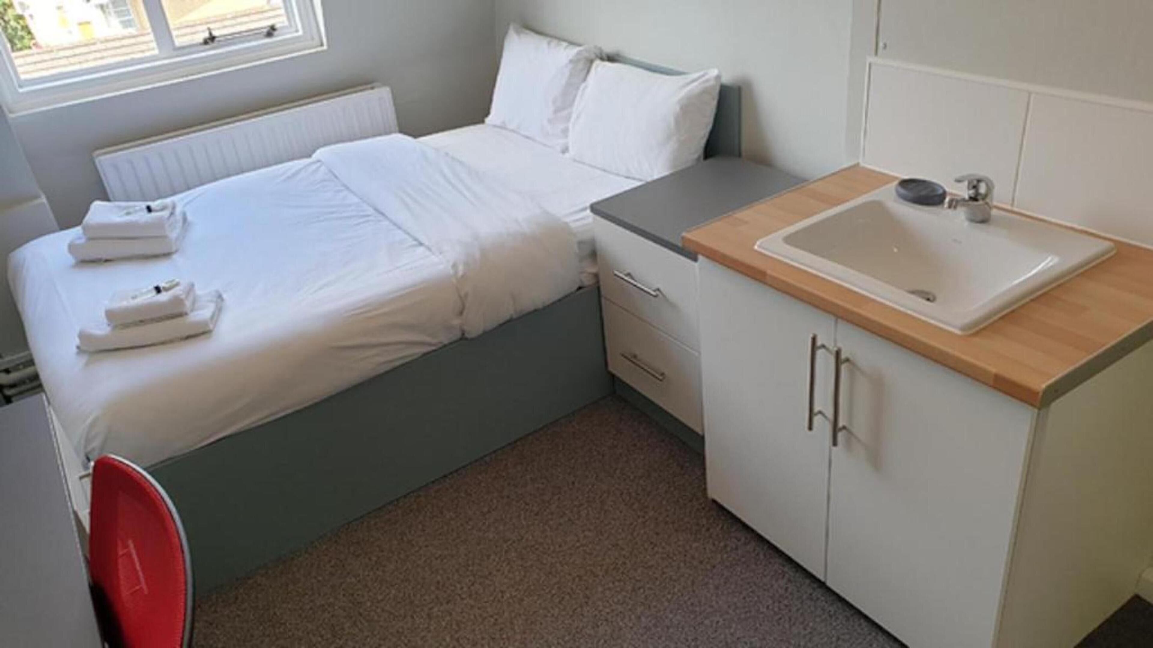 Modern Rooms And Studio in Westminster