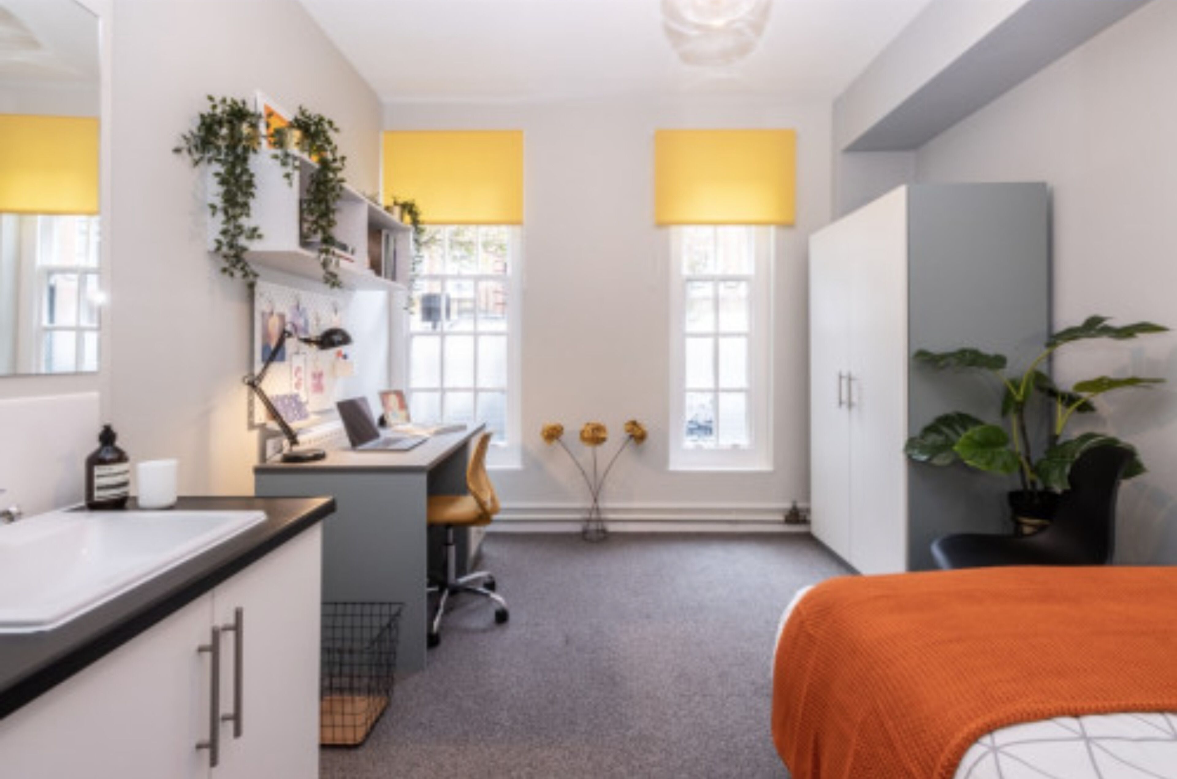 Modern Rooms And Studio in Westminster