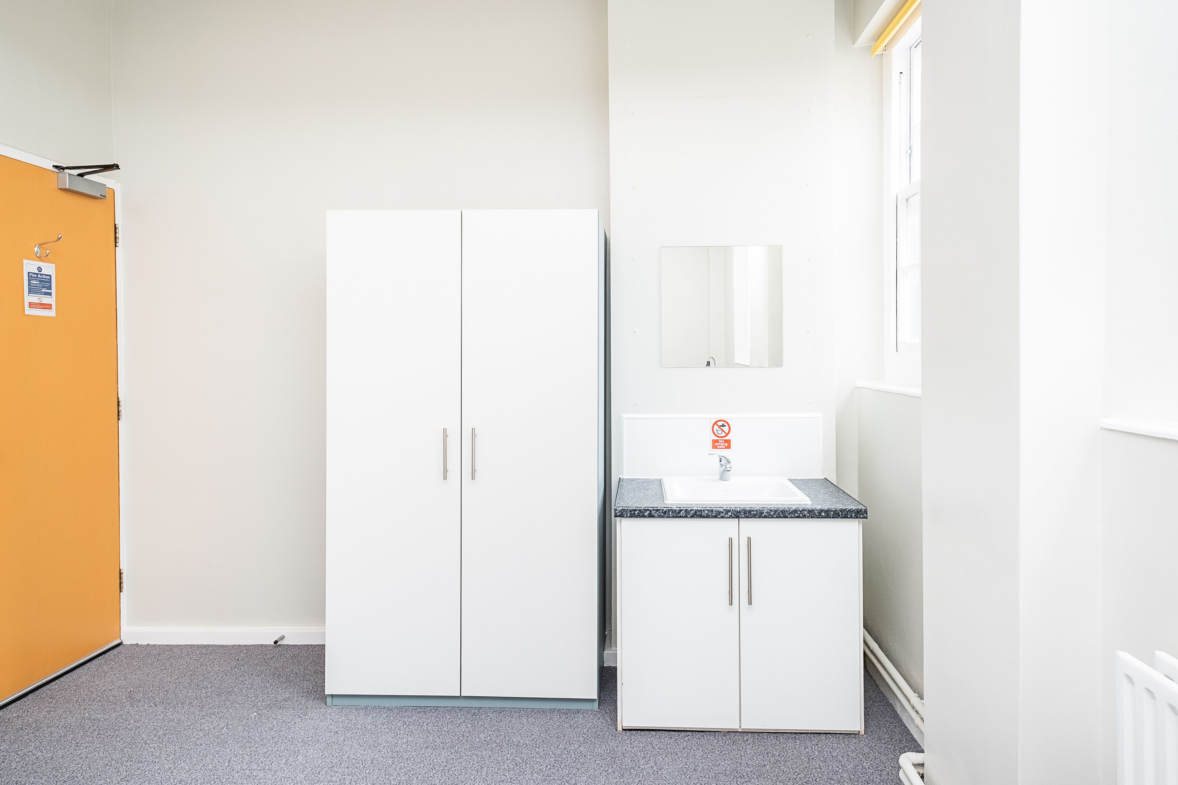 Modern Rooms And Studio in Westminster