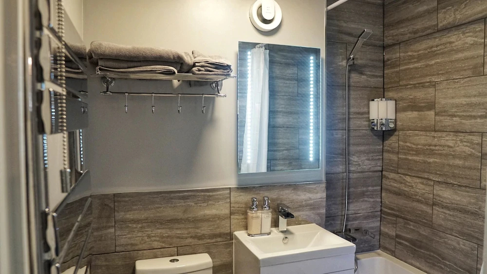 North London Apartment Edmonton